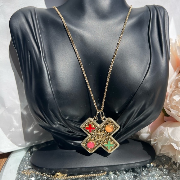 EUC VINTAGE CHANEL CHAIN PENDANT - Picture 4 of 8